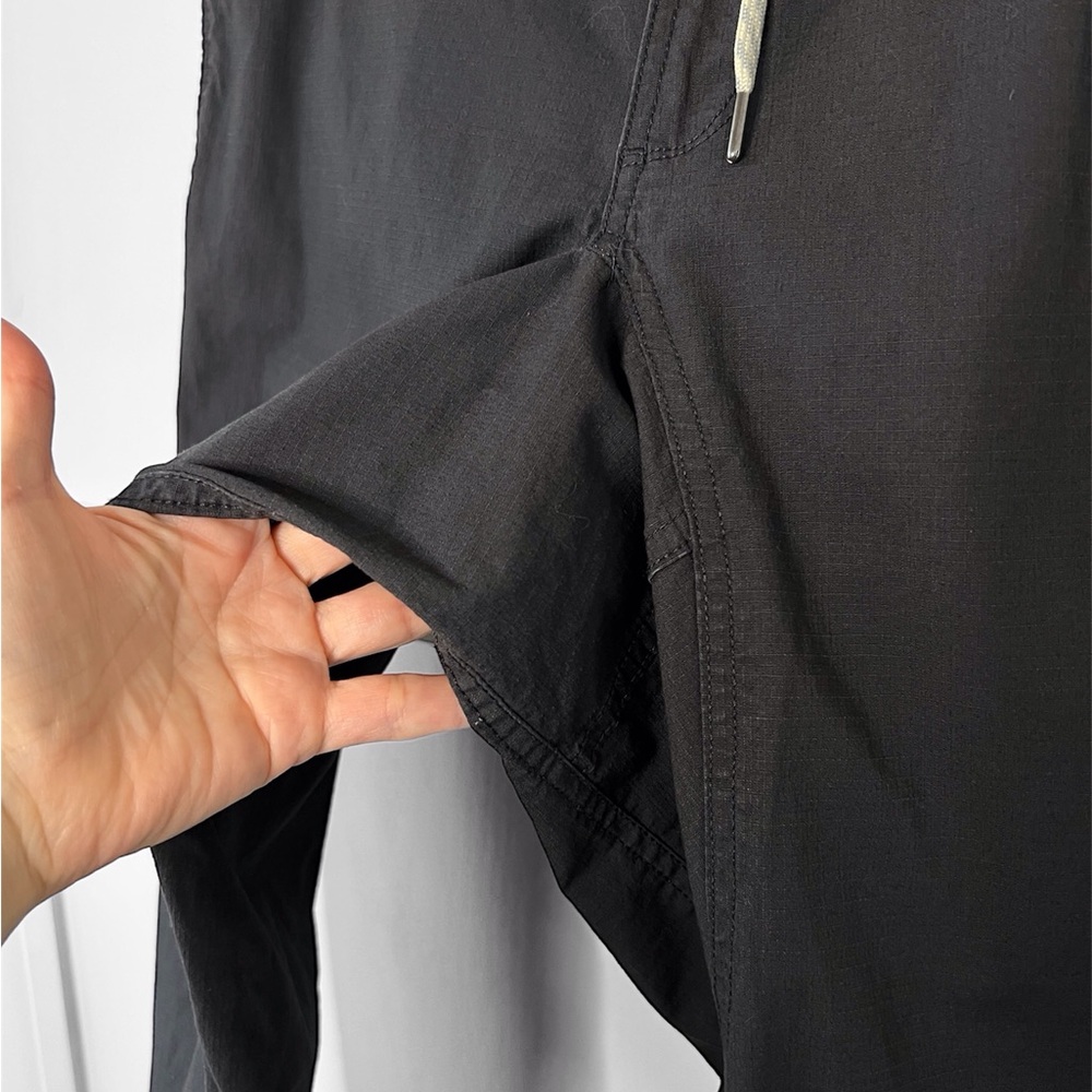 Vuori Men's Ripstop Drawstring Climber Pants in Charcoal - Picture 8 of 12